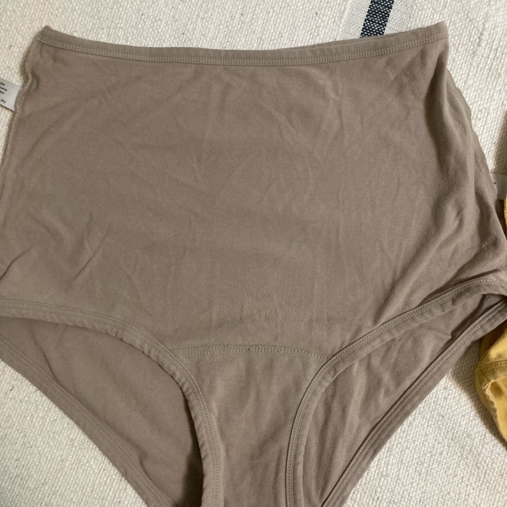 ARQ high waist size M price